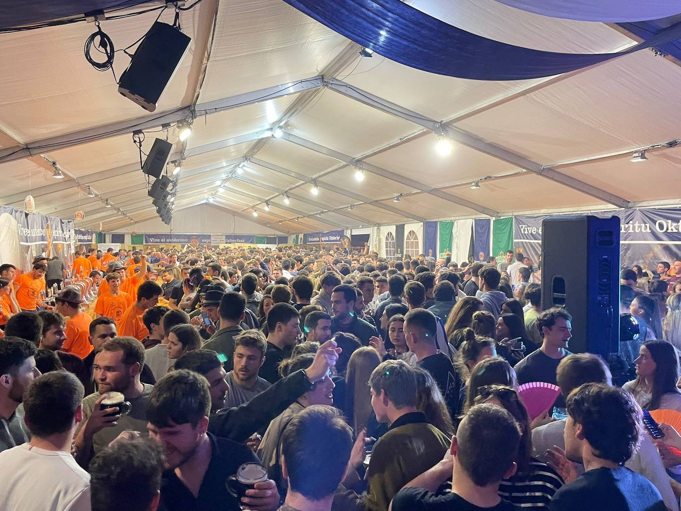 Fotos Cientos de personas acuden a la Feria de la Cerveza de Zarautz